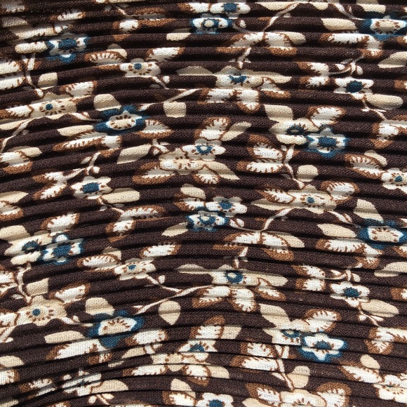 Button Front Floral Gypsy Fairy Puckered Top with Ruffled Hem Bell Sleeve Sz S - Picture 7 of 8